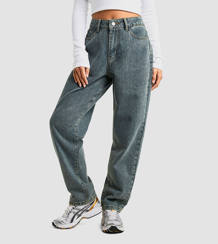 Petite 28" Washed Straight Fit Jeans