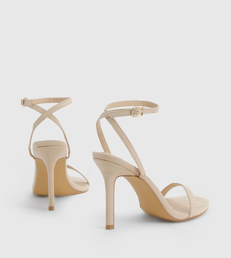 صندل بكعب وسير حول الكاحل من الشمواه الصناعي