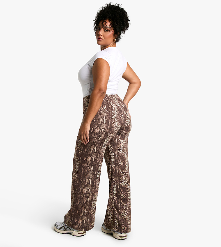 بنطال واسع بطبعة جلد التمساح