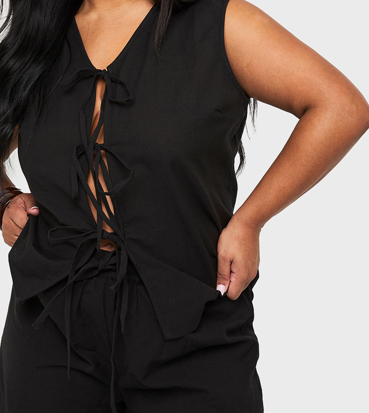 طقم توب بدون أكمام بربطة أمامية وبنطال بخصر مزموم للمقاسات الكبيرة