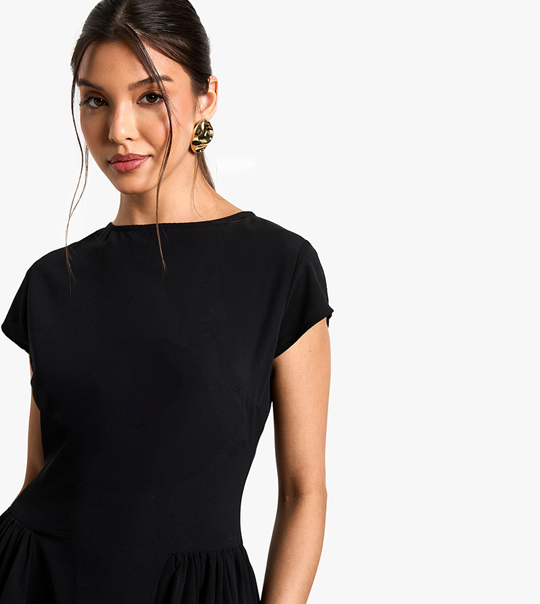 فستان ميداكسي بتنورة مزمومة 