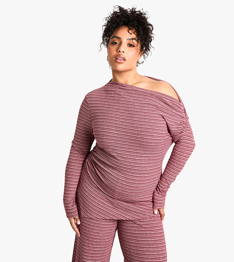 توب مخطط بياقة سلاش وكم طويل للمقاسات الكبيرة 