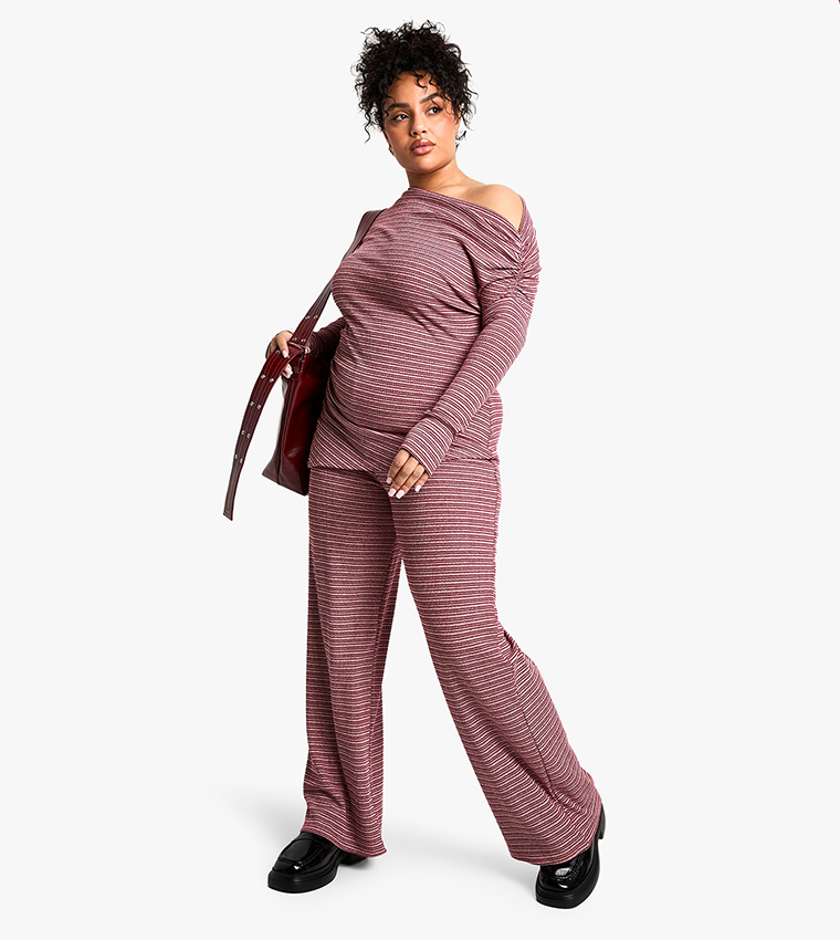 توب مخطط بياقة سلاش وكم طويل للمقاسات الكبيرة 