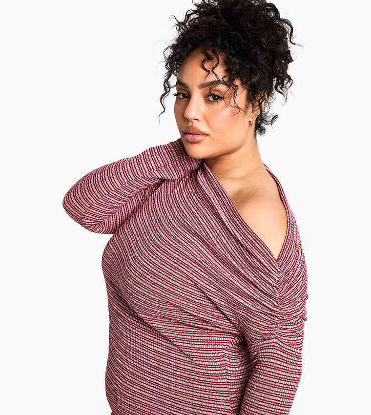 توب مخطط بياقة سلاش وكم طويل للمقاسات الكبيرة 