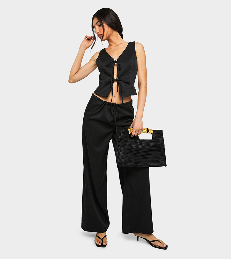 توب كروب شبيه لينن بمقدمة بربطة 