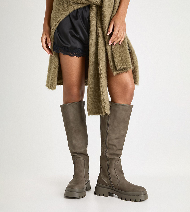 بوت بطول الركبة 