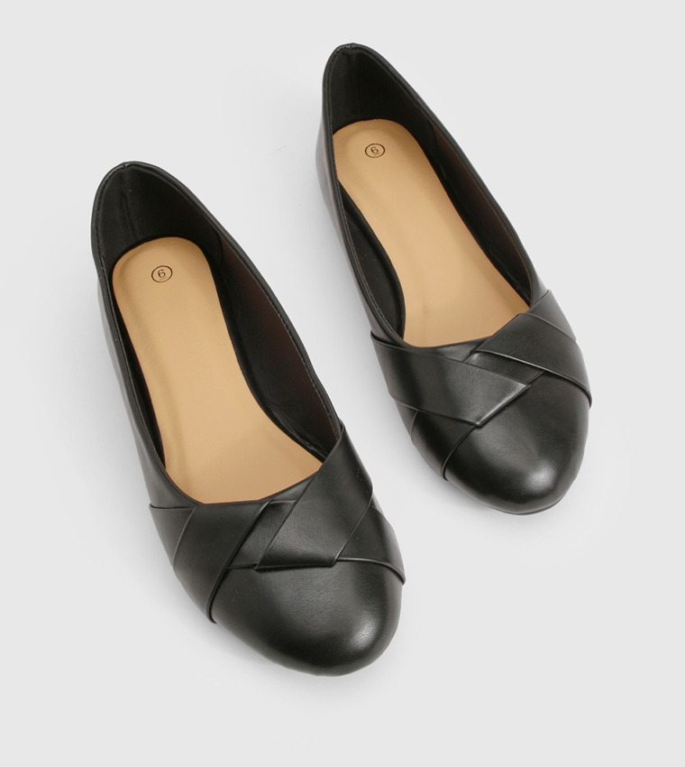 Solid Twist Front Ballerinas