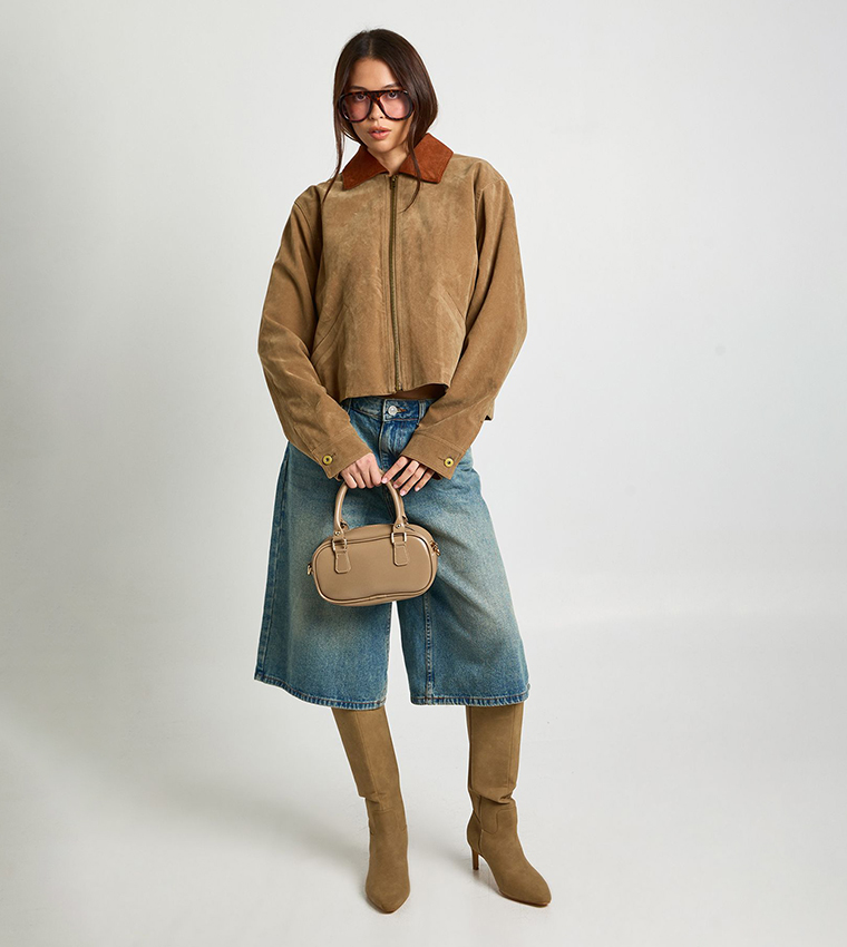 جاكيت سويد بياقة متباينة 