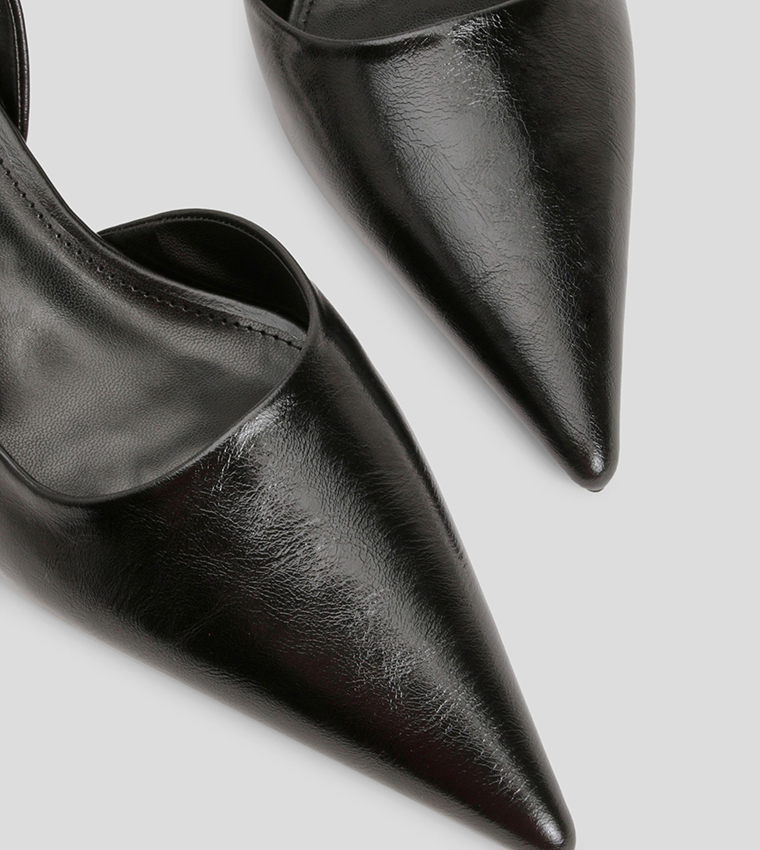 حذاء بكعب صغير وحزام خلفي 