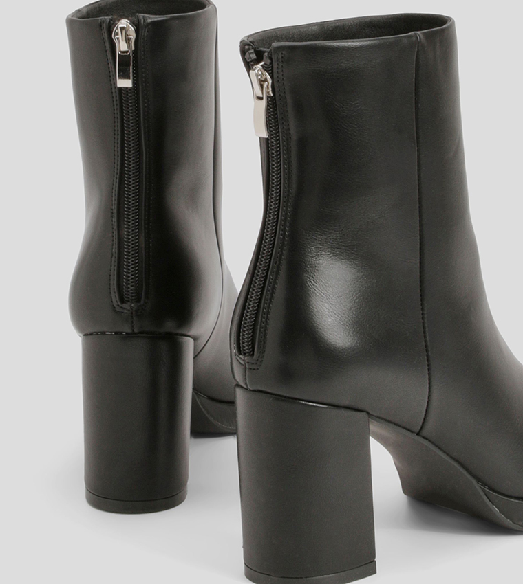 بوت بكعب عالي 