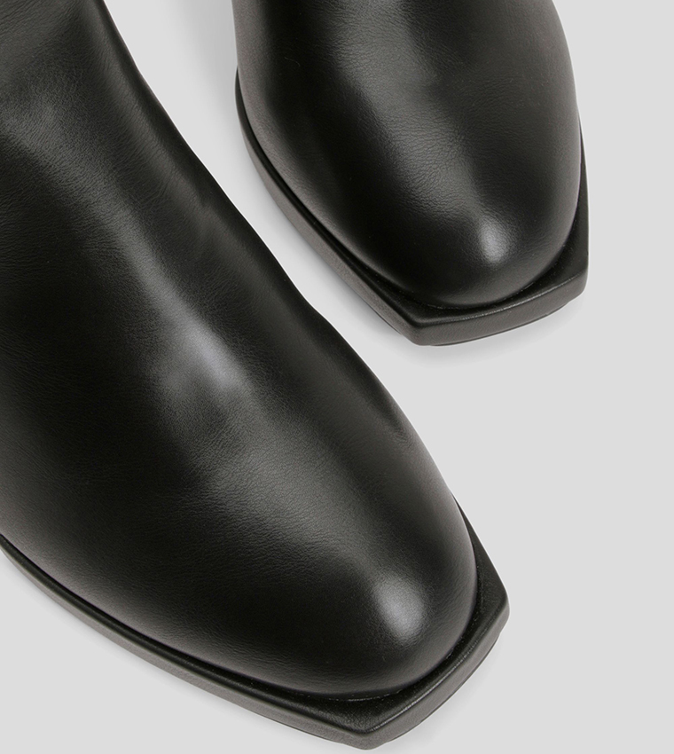 بوت بكعب عالي 