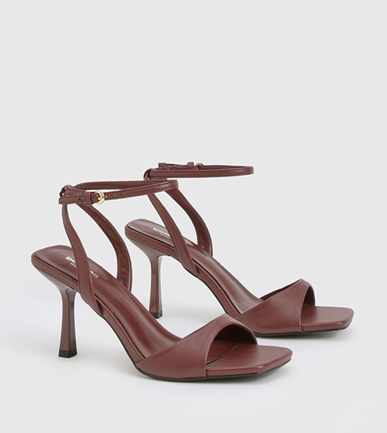 صندل بكعب ستيليتو