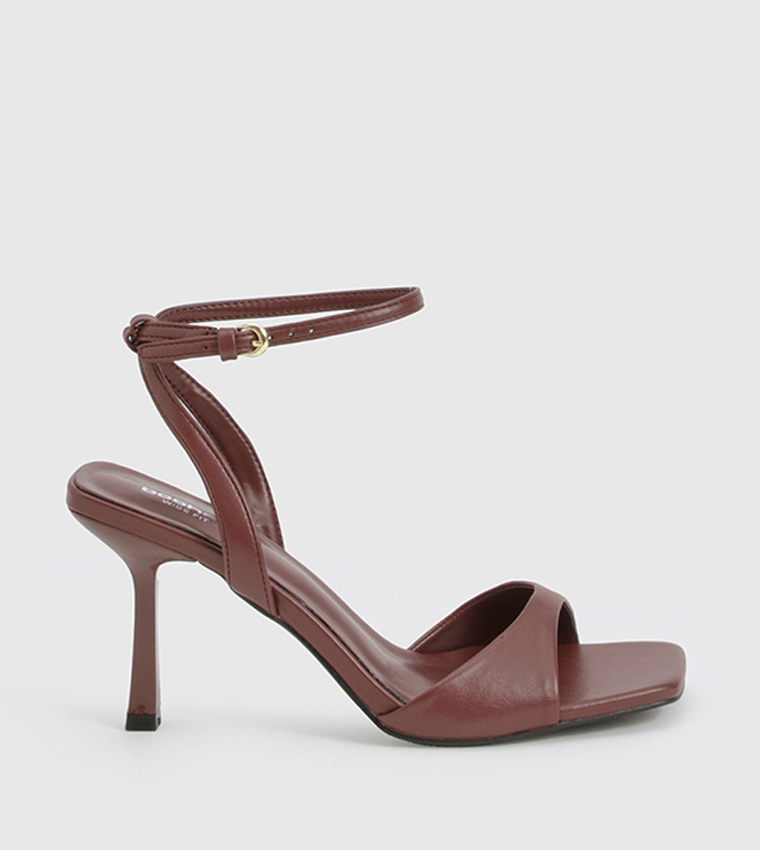 صندل بكعب ستيليتو