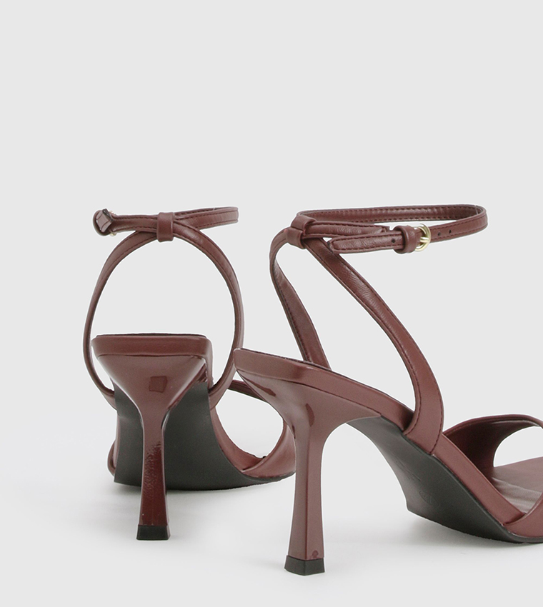 صندل بكعب ستيليتو