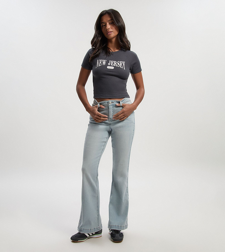 Petite Mid Rise Faded Flared Jeans