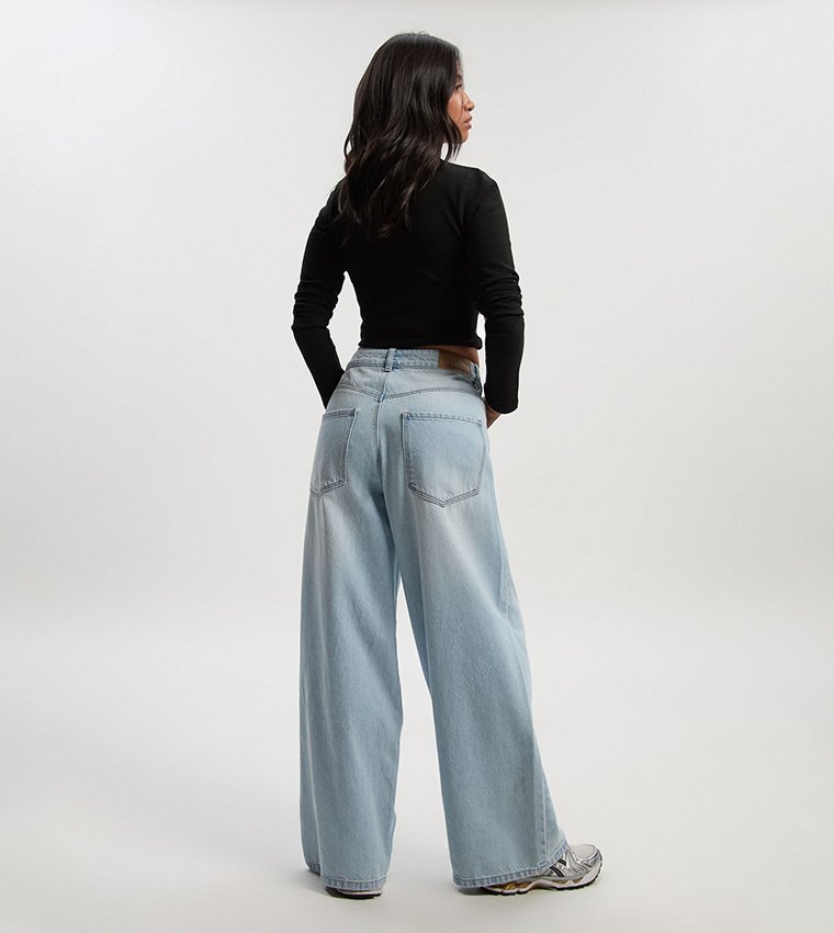 Petite Mid Waist Loose Fit Wide Leg Jeans