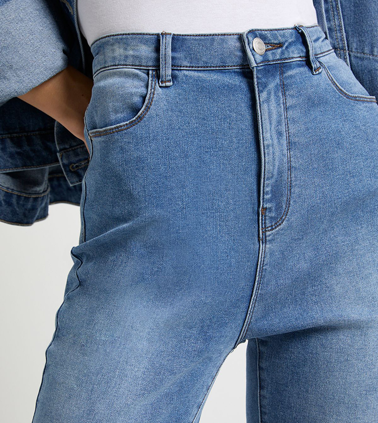 بنطال جينز بخصر عالي للمقاسات الطويلة 