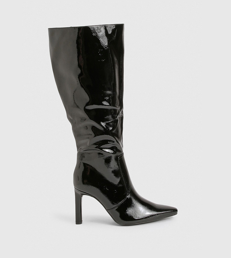 بوت طويل بمقدمة مدببة 