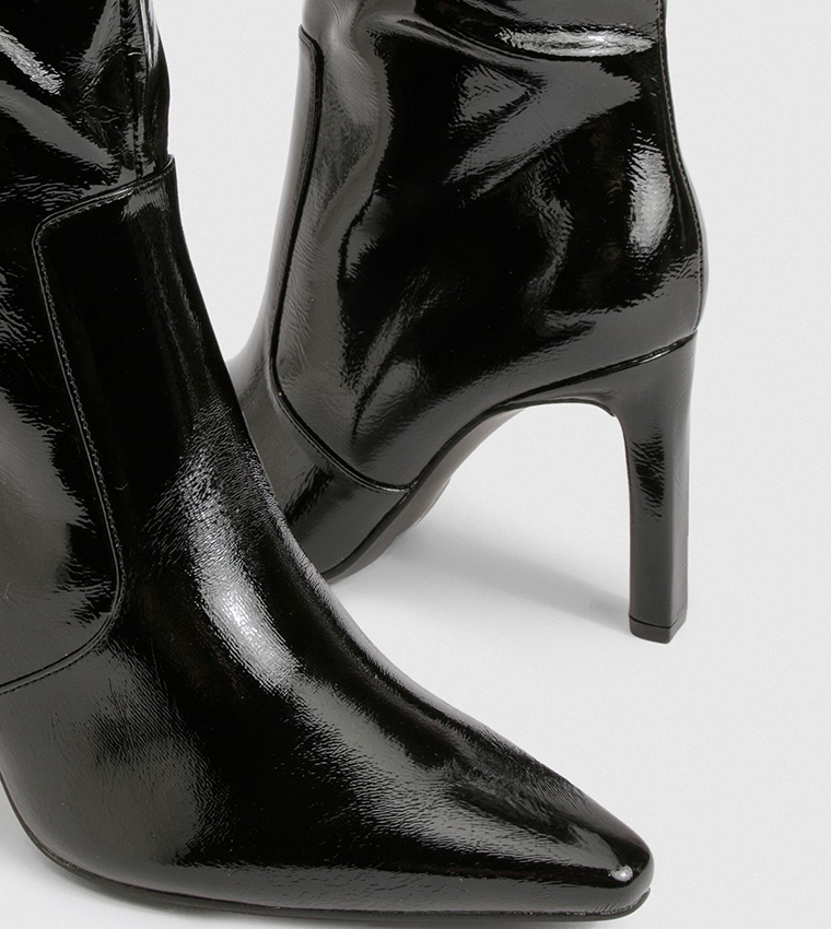 بوت طويل بمقدمة مدببة 