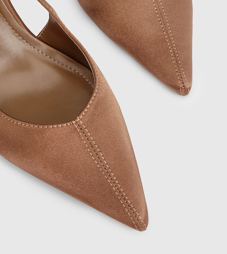 حذاء كعب ساتان بحزام خلفي