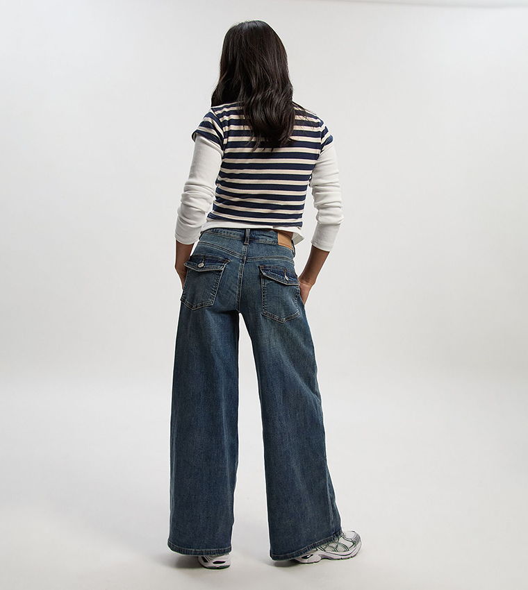 بنطال جينز واسع بخصر متوسط للمقاسات الصغيرة