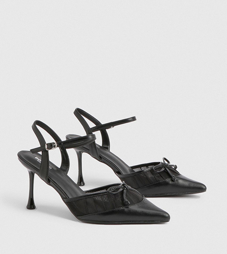 حذاء بحزام خلفي 