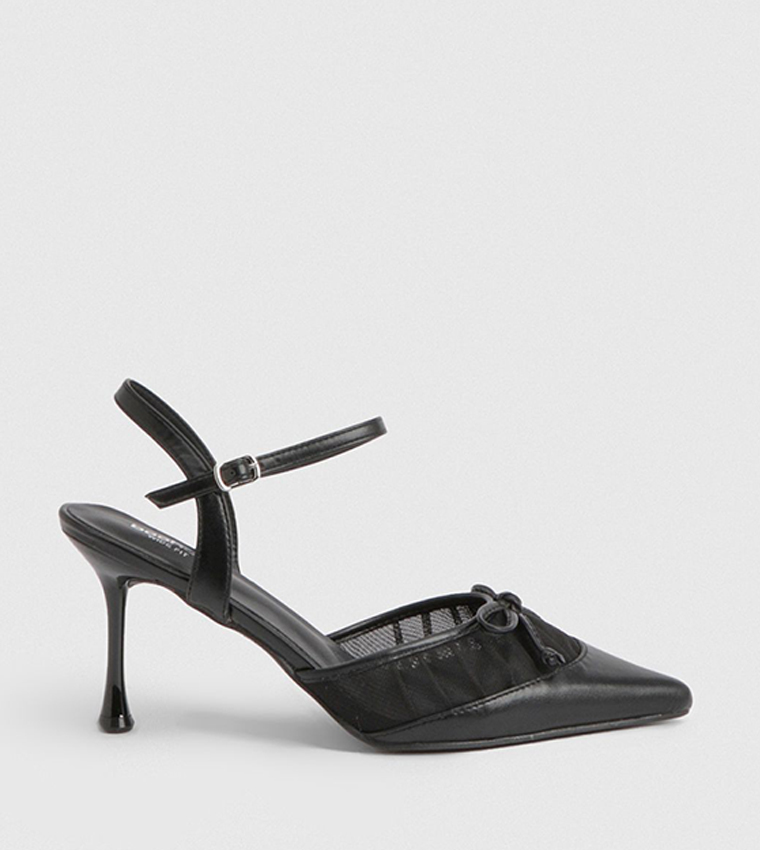 حذاء بحزام خلفي 