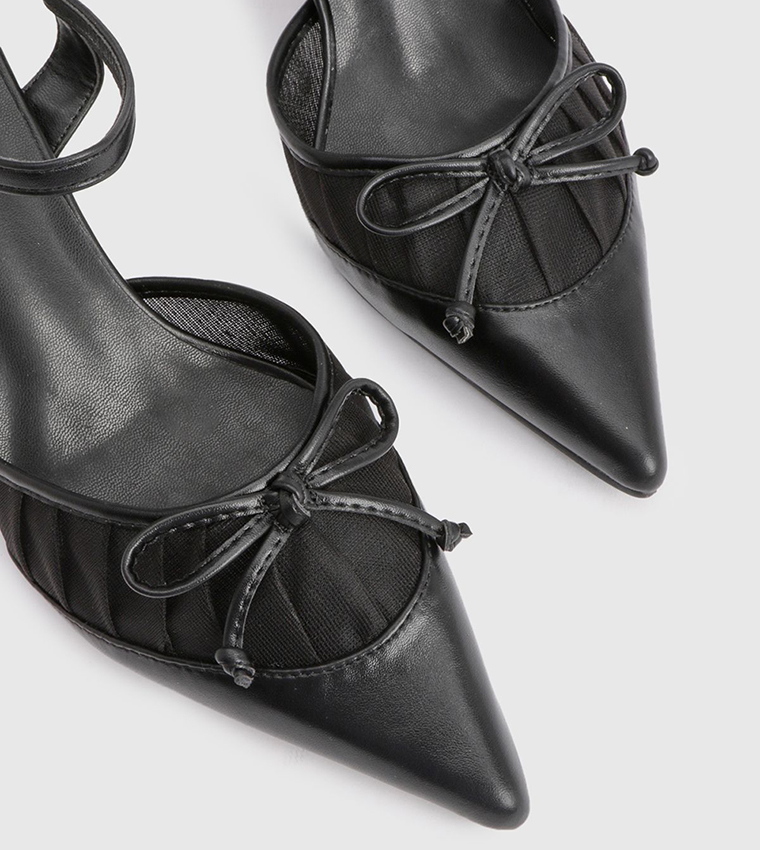 حذاء بحزام خلفي 