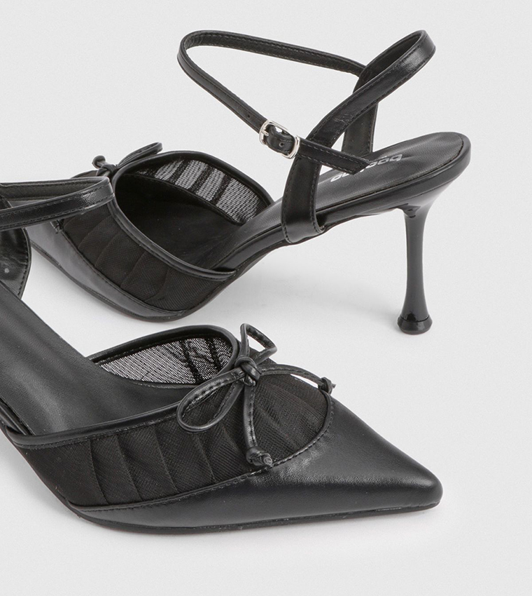 حذاء بحزام خلفي 