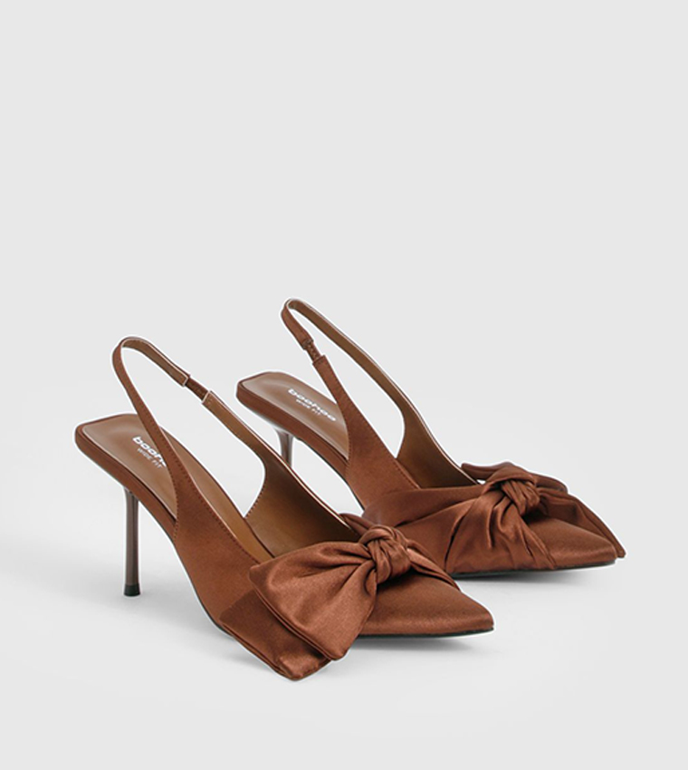 حذاء كعب ساتان بفيونكة وحزام خلفي  