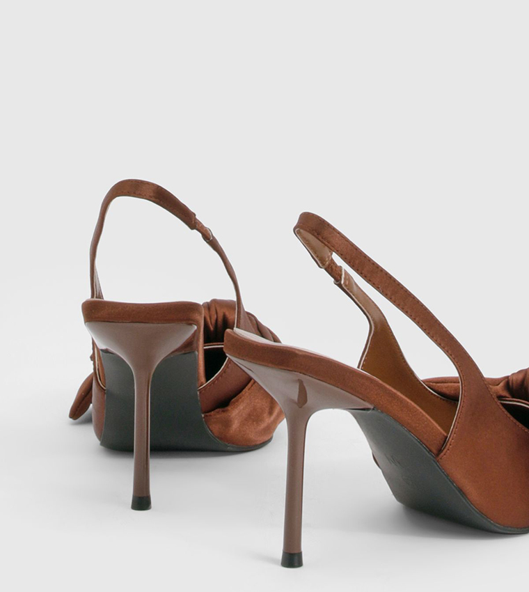 حذاء كعب ساتان بفيونكة وحزام خلفي  