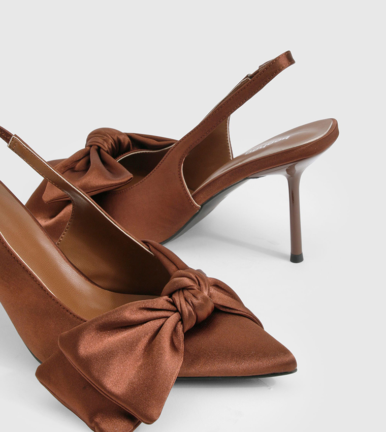 حذاء كعب ساتان بفيونكة وحزام خلفي  