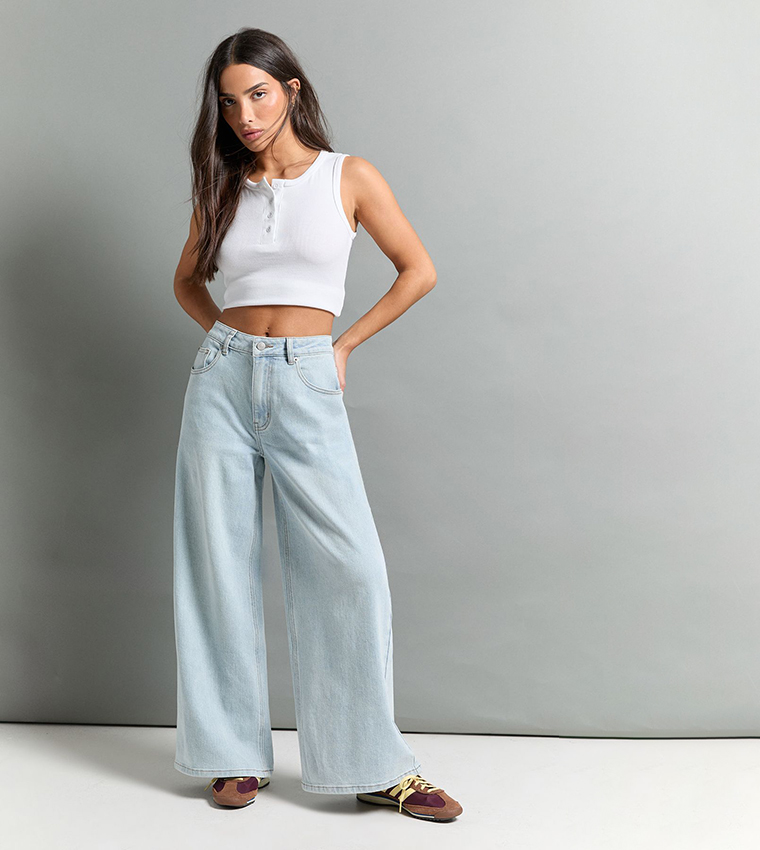 Petite Mid Waist Wide Leg Jeans