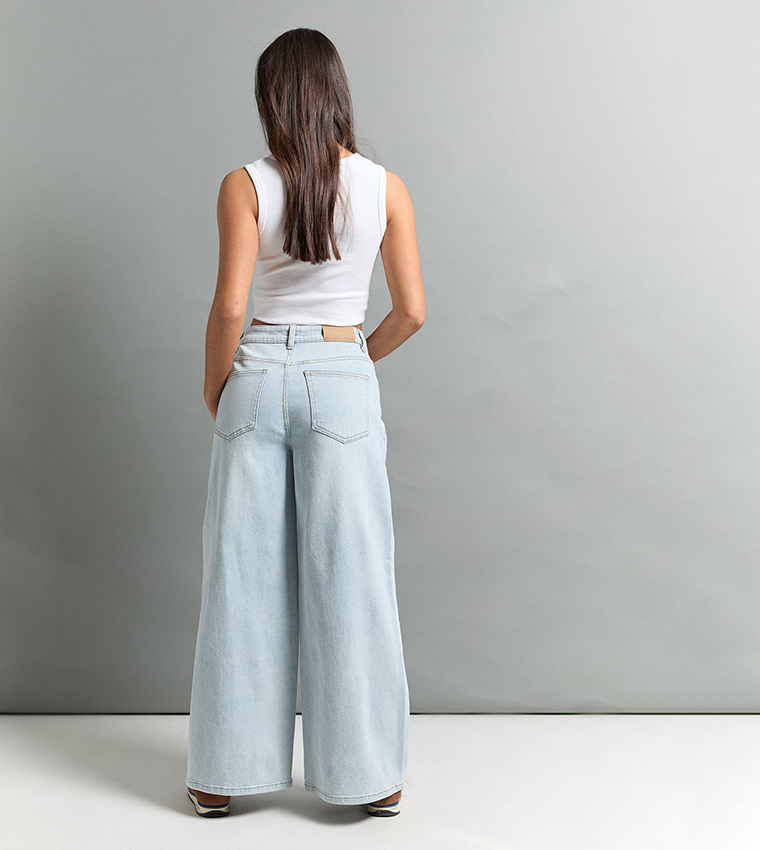 Petite Mid Waist Wide Leg Jeans