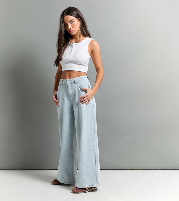 Petite Mid Waist Wide Leg Jeans