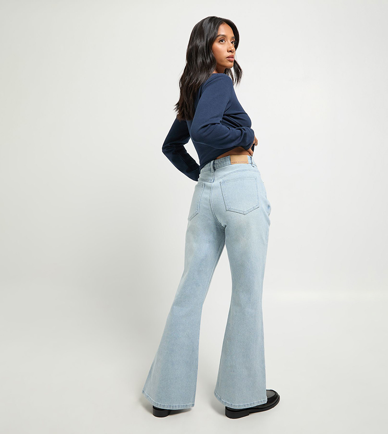 بنطال جينز واسع بخصر عالي للمقاسات الصغيرة 