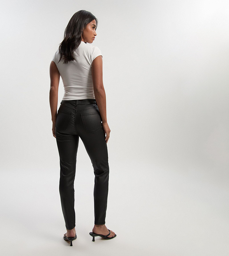 جينز ضيق بخصر عالي للمقاسات الصغيرة 