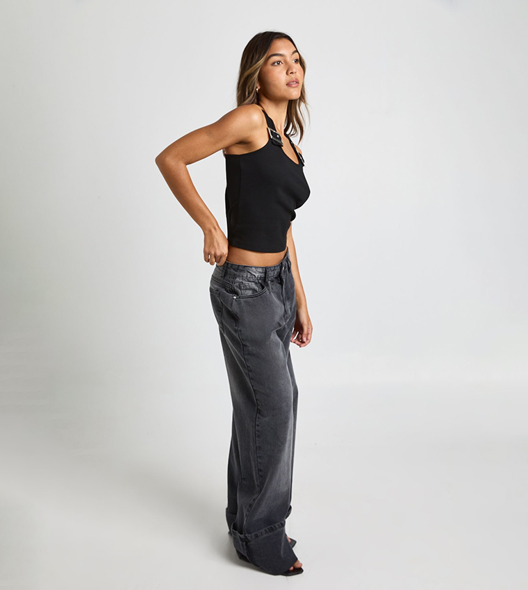 Ribbed Buckle Trim Sleeveless Crop Top