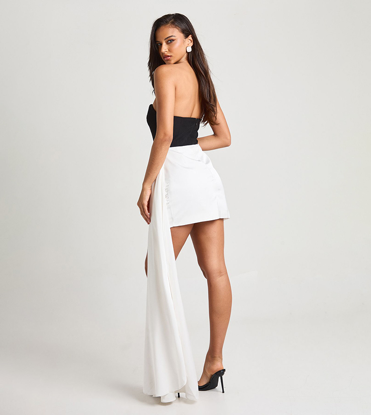 فستان قصير ضيق