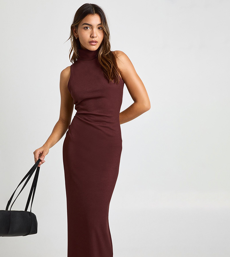 فستان ماكسي مرن بلا كم بياقة عالية 