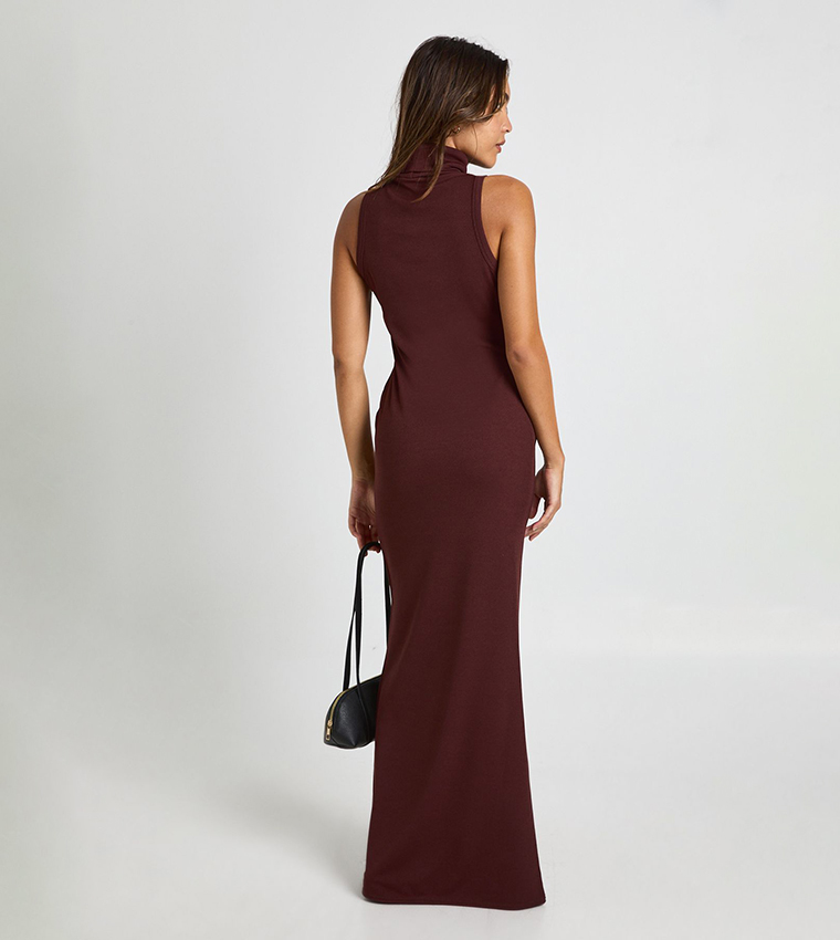 فستان ماكسي مرن بلا كم بياقة عالية 