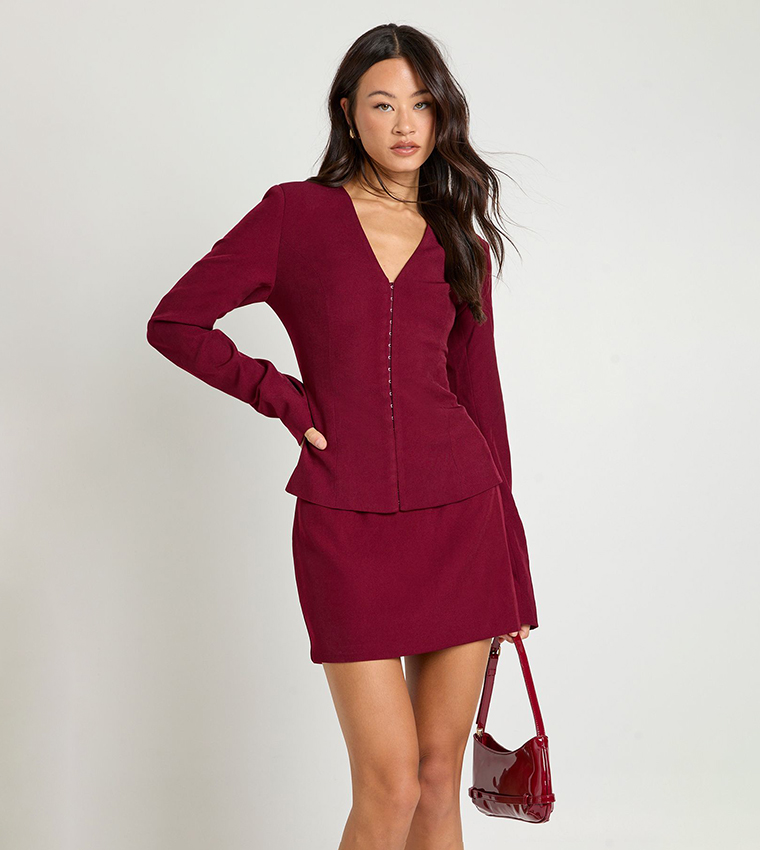 تنورة ميني بقصة مفصلة للمقاسات الطويلة 