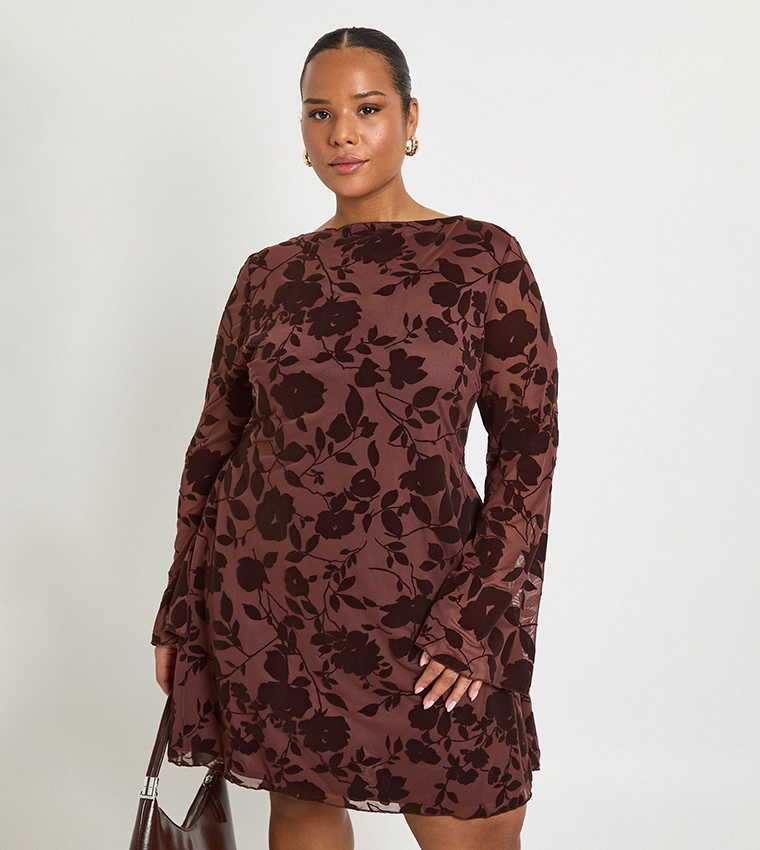 Buy Boohoo Curve Devore Hanky Hem Long Sleeves Skater Dress In Brown |  6thStreet Kuwait