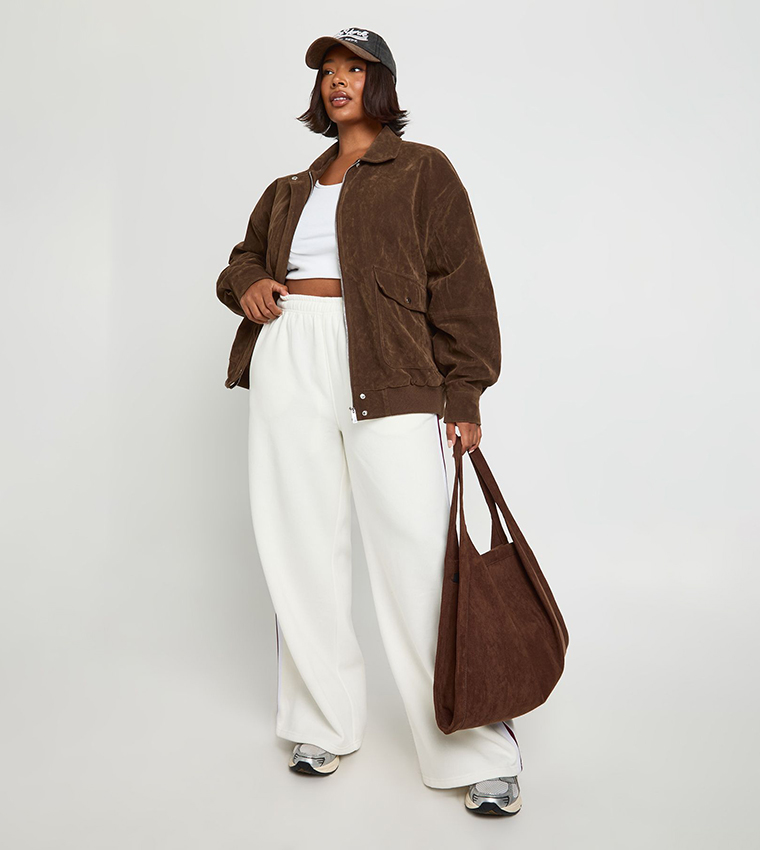 بنطال رياضة واسع بخطوط جانبية للمقاسات الكبيرة