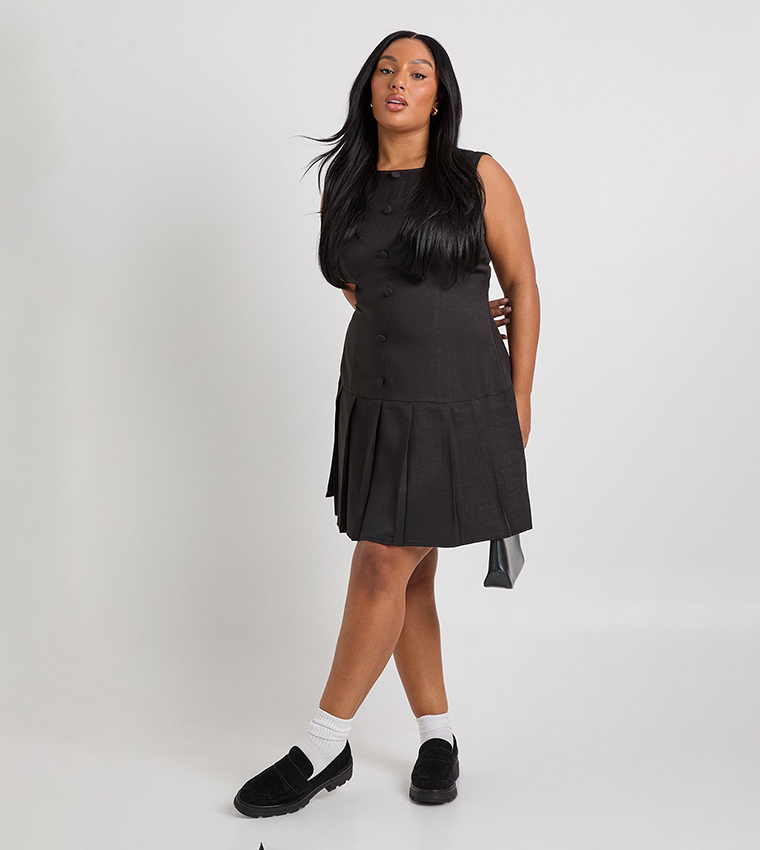 فستان سكيتر بكسرات وأزرار للمقاسات الكبيرة 