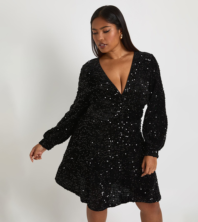 Buy Boohoo Curve V Neck Velvet Sequined Skater Party Dress In Black |  6thStreet Qatar