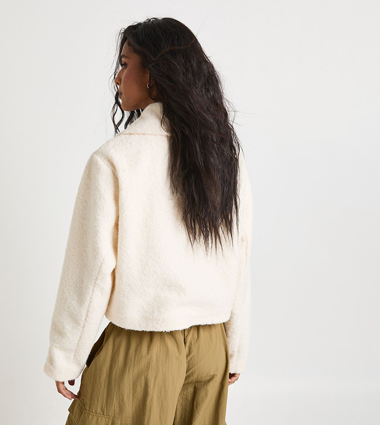 جاكيت شبيه صوف بجيب 