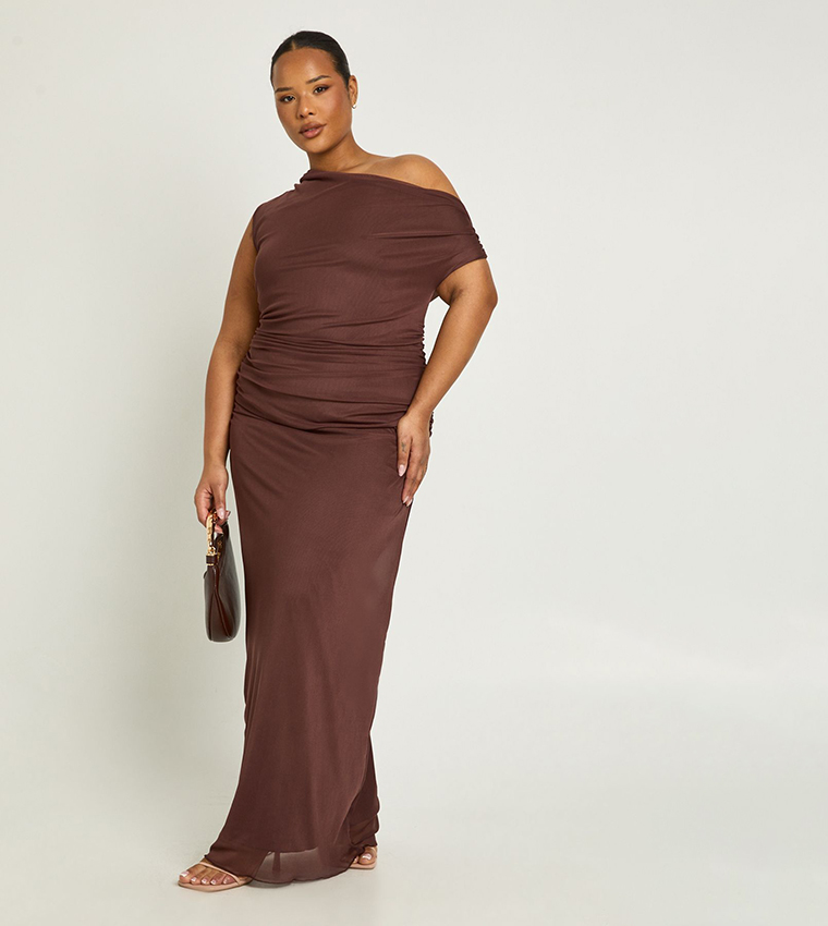 Buy Boohoo Curve Off Shoulder Mesh Maxi Dress In Brown | 6thstreet Qatar Buy Boohoo Curve Off Shoulder Mesh Maxi Dress In Brown | 6thstreet Qatar