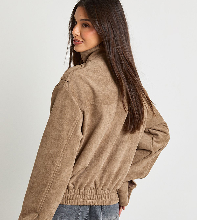 جاكيت شامواه بجيب وقبة عالية 