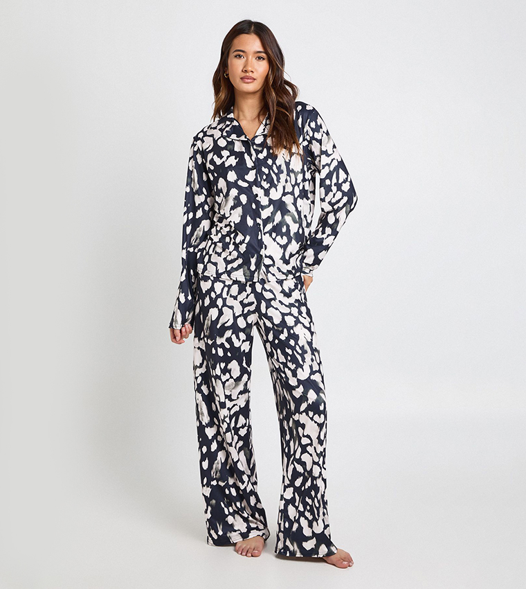 طقم بيجاما توب  كم طويل بطبعة فهد